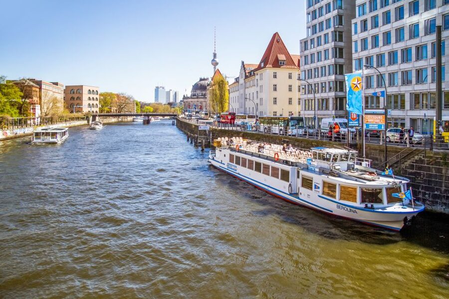 Berlin: Boat Tour Along the River Spree - Boarding at Friedrichstrasse