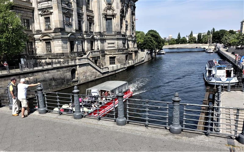 Berlin Combo Package: City Tour & Spree Boat Tour - Brandenburg Gate, Reichstag, and Berlin Central Station