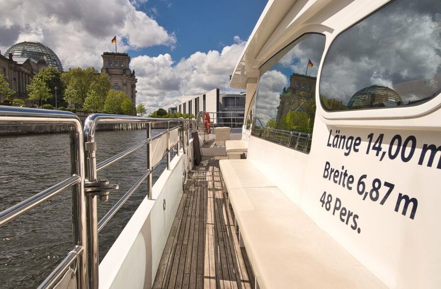 Berlin: Exclusive Boat Tour on a Solar-Powered Catamaran - Turning at the House of World Cultures