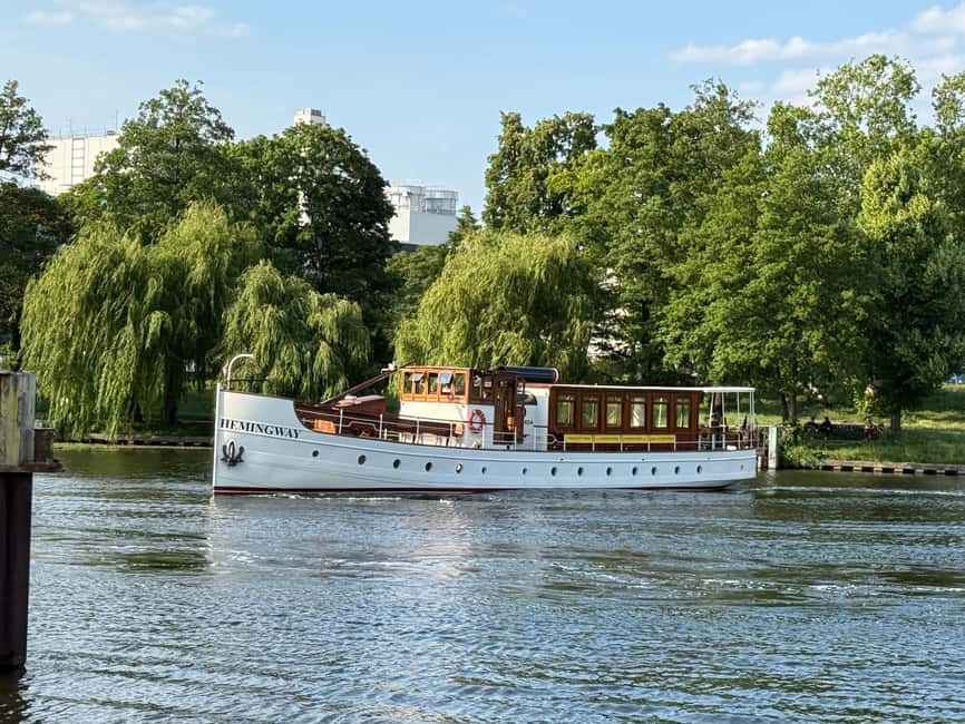 Berlin: Historic Boat Sightseeing City Center Tour - Passing the Tränenpalast and Berlin’s divided past
