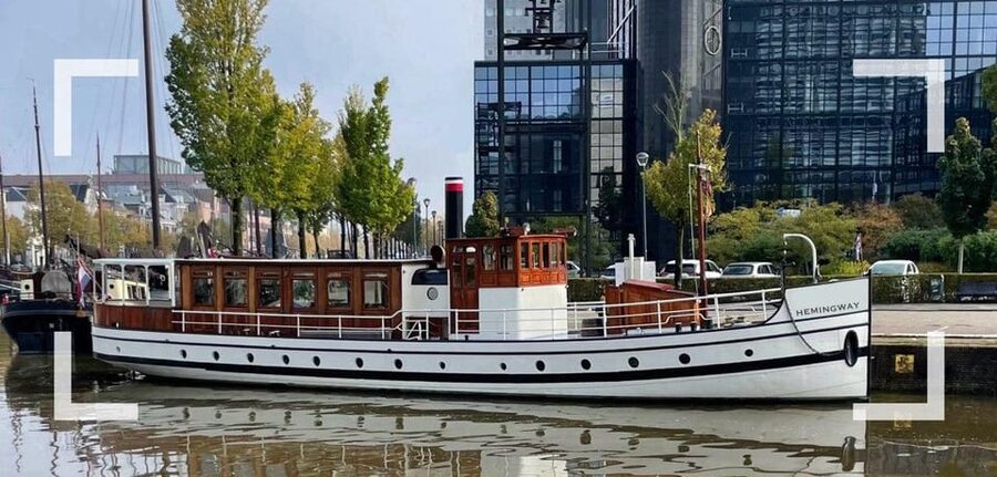 Berlin: Historic Boat Sightseeing City Center Tour - Reichstag, Futurium, and the modern government quarter