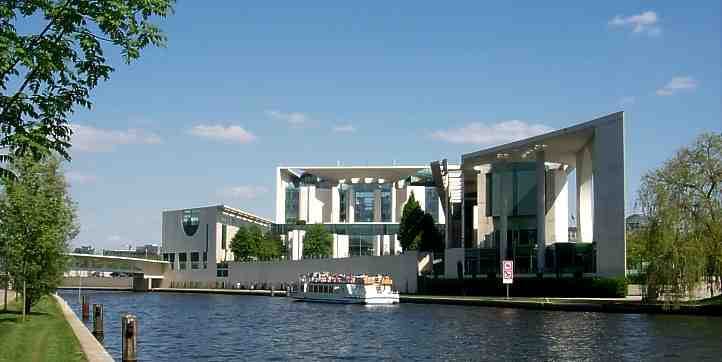 Berlin: Hop-On Hop-Off City Tour by Bus and Boat - Riding the bus from Kurfürstendamm to Potsdamer Platz
