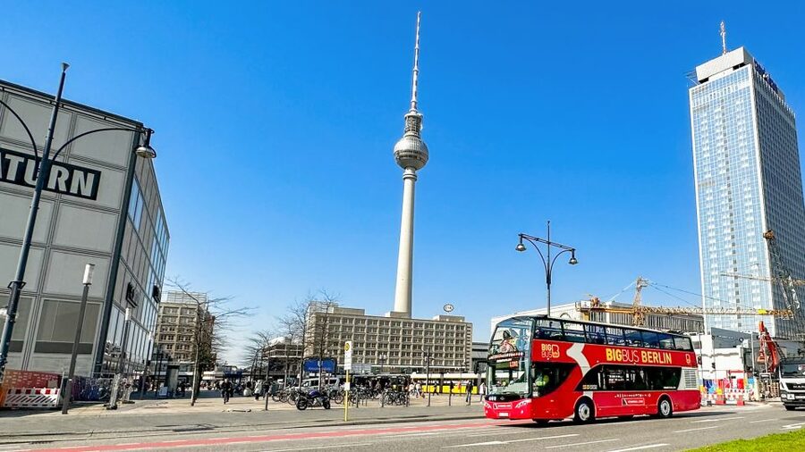 Berlin: Hop-On Hop-Off Sightseeing Bus with Boat Options - The red route: Berlin’s central and western story