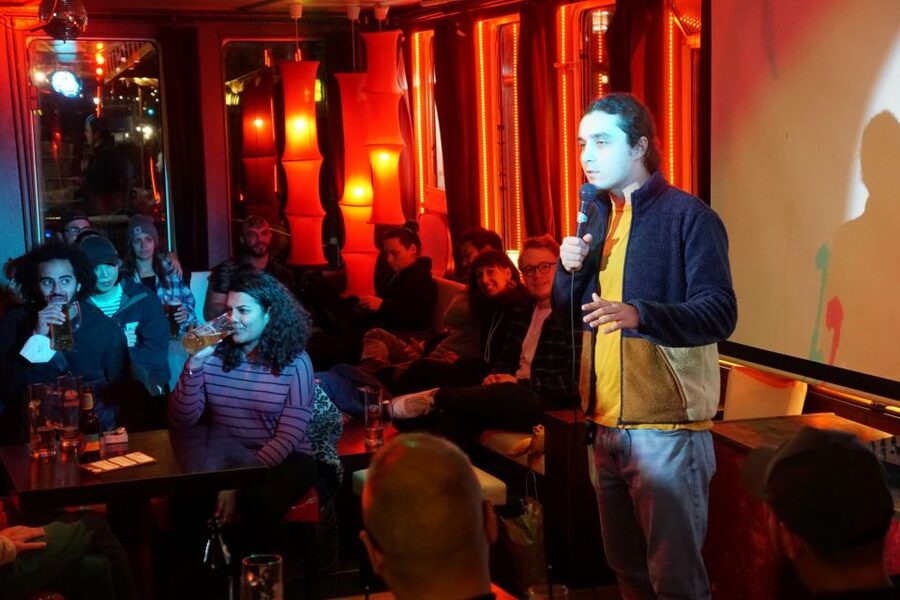 Berlin: Laughing Spree Comedy Show on a Boat - Who should book this night