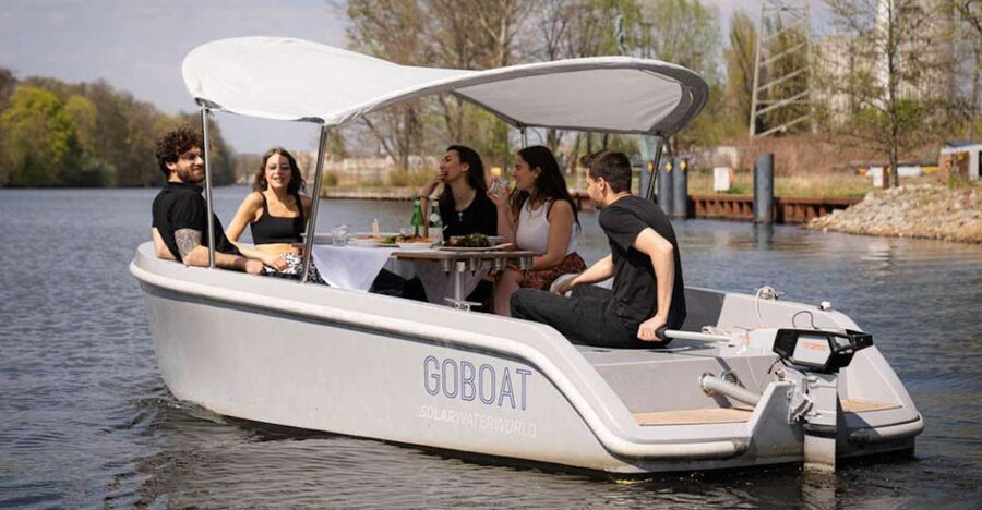 Berlin: Self-Drive Boat Tour - The 15-minute briefing at GoBoat Boat Rental