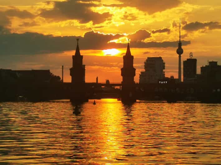 Berlin: Solar Powered Sunset Catamaran Cruise & Audio Guide - Starting at Oberbaum Bridge in Friedrichshain