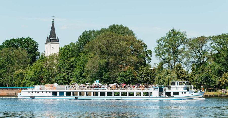 Berlin: Spree Boat Tour to Müggelsee - Leaving Treptow Harbor and Treptower Park