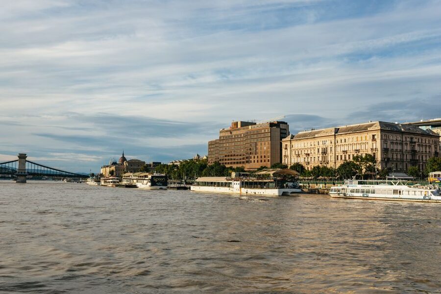 Best of Budapest Cruise - The audio guide and onboard atmosphere
