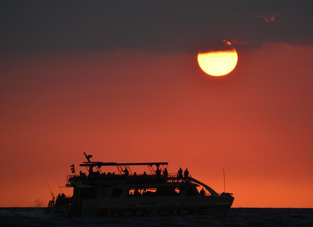 Big Island Historical Dinner Cruise to Kealakekua Bay - Starting at Kailua Pier around 4 p.m.