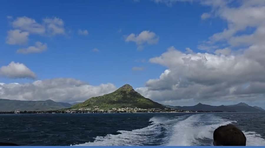 Black River: Swim with Dolphin Speed Boat Tour with lunch - Should you book the Flic en Flac dolphin tour?