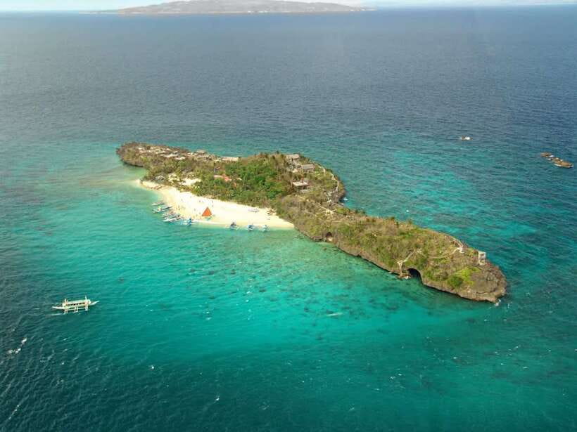 Boracay: Island and Beach-Hopping Boat Tour with Snorkeling - Lunch is more than a quick boat-tour snack