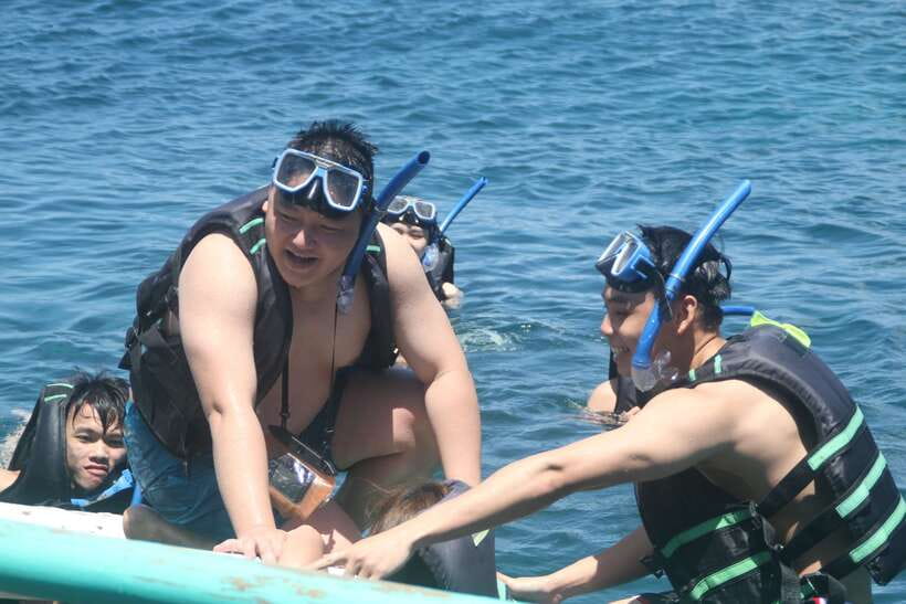 Boracay: Island and Beach-Hopping Boat Tour with Snorkeling - Crystal Cove offers coves, paths, and photographs