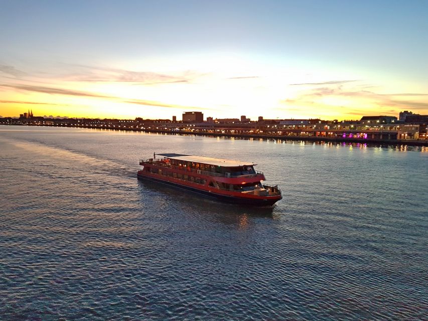Bordeaux: 2-Hour River Dinner Cruise - Service, pace, and the feel onboard