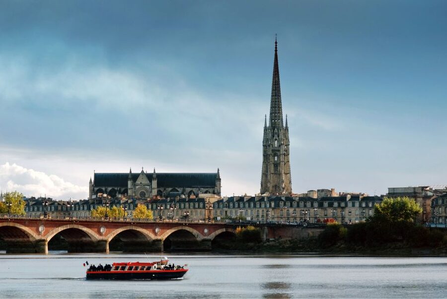 Bordeaux: River Cruise with Commentary, Wine and Canelé - The Port de la Lune and the UNESCO façades