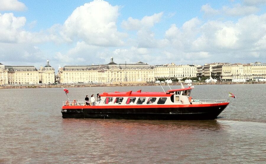 Bordeaux: River Cruise with Commentary, Wine and Canelé - Choosing the best departure time