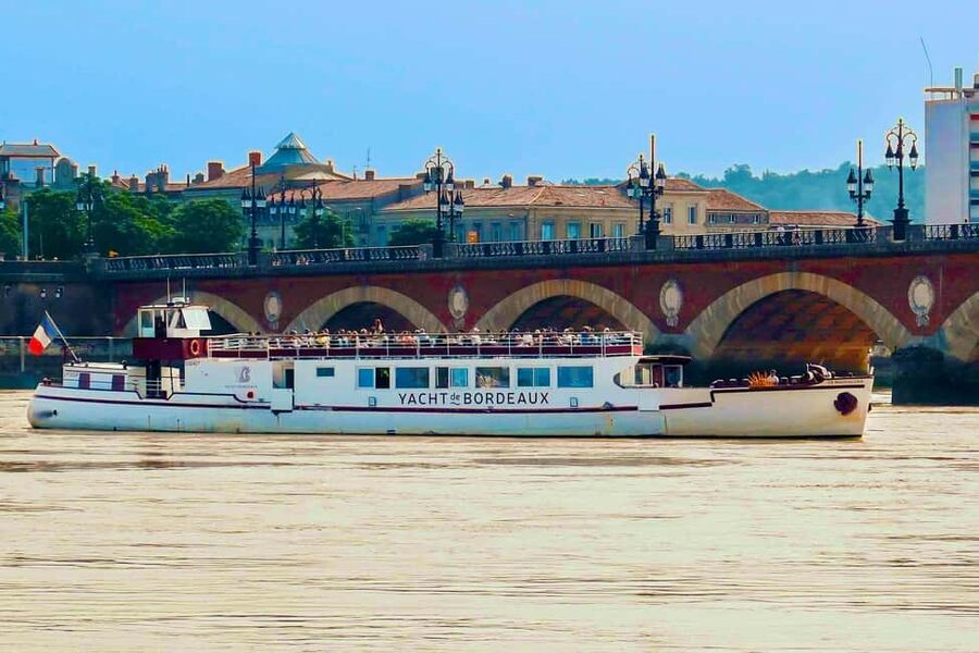 Bordeaux: River Garonne Cruise with Glass of Wine and Canelé - Pont de Pierre and the old riverfront