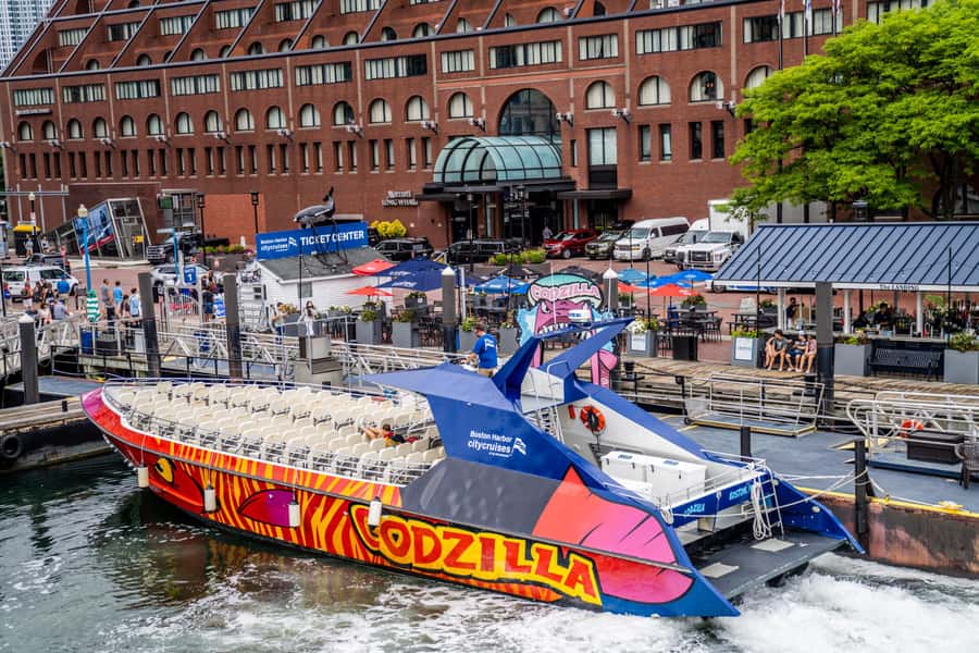 Boston: City Cruises Harbor Codzilla High Speed Thrill Boat - Who will get the most from Codzilla?