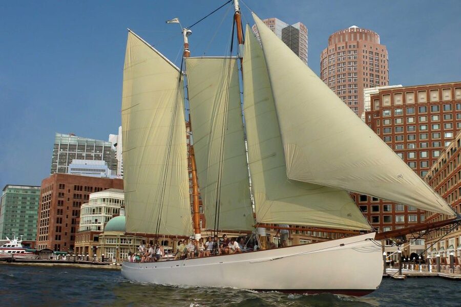 Boston: Harbor Champagne Sunset Sail from Rowes Wharf - The pleasure of a real sailboat