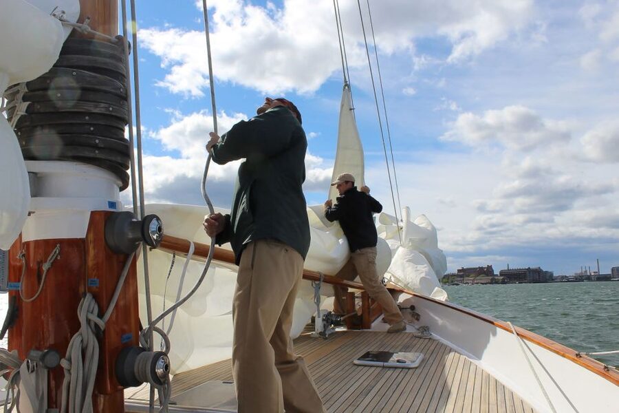 Boston: Harbor Champagne Sunset Sail from Rowes Wharf - Drinks, picnics, and the champagne question