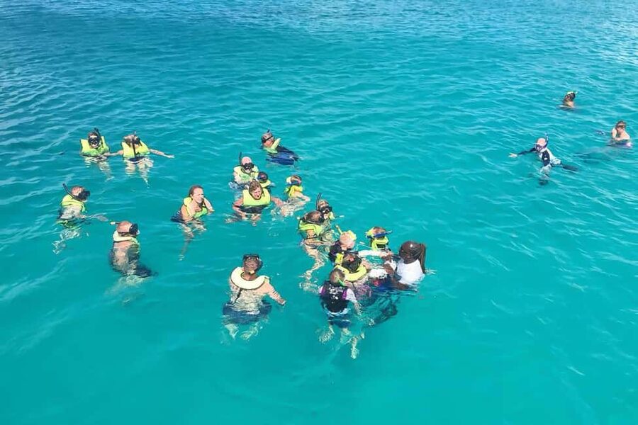 Bridgetown: Carlisle Bay Turtle and Shipwreck Boat Cruise - Checking in at Savvy on The Bay