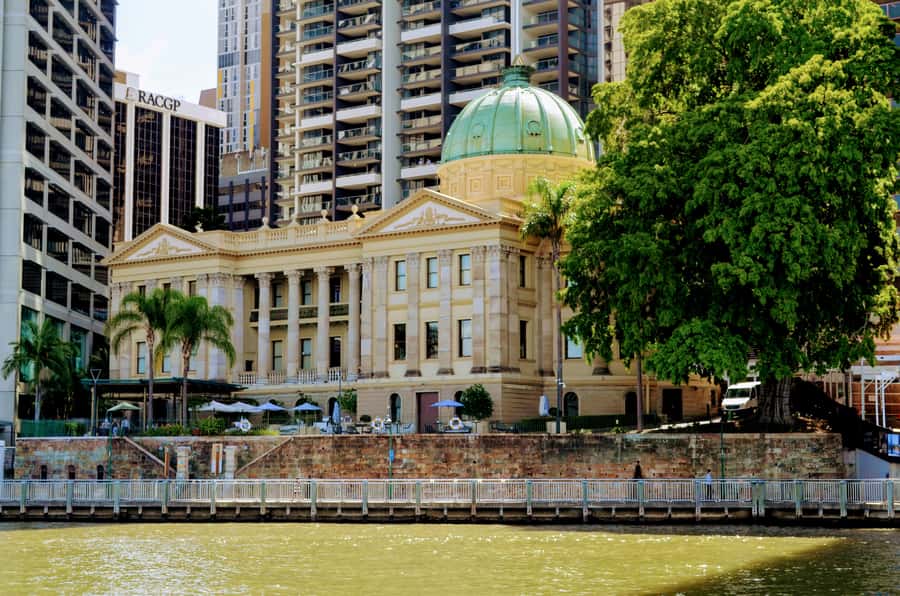 Brisbane: Midday 1.5-Hour Sightseeing Cruise 12.30pm-2.00pm - Kangaroo Point Cliffs bring the best change of scenery