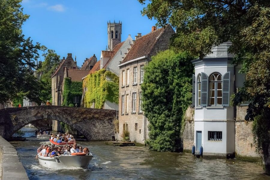 Bruges: Guided Tour & Boat Ride with Optional Beer Tasting - Lake of Love and the Beguinage