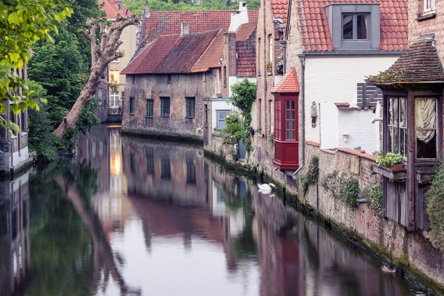 Bruges: Guided Tour & Boat Ride with Optional Beer Tasting - Walplein, Stoofstraat, and the old hospital
