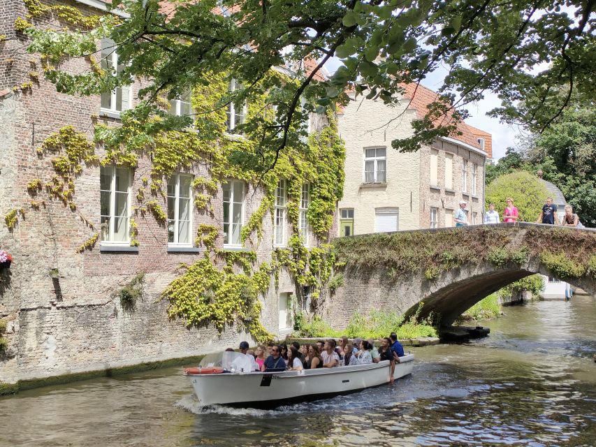Bruges: Small Group Boat Cruise and Guided Walking Tour - Key points to know before you book