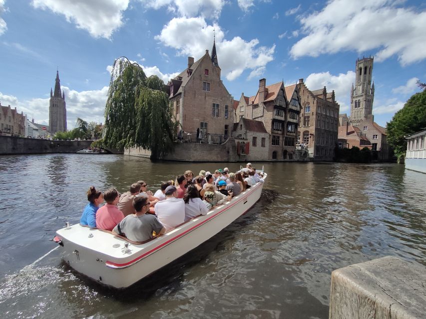 Bruges: Small Group Boat Cruise and Guided Walking Tour - Starting at the Historium and Market Square
