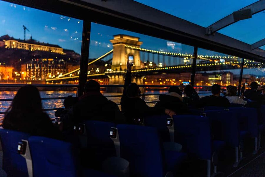 Budapest: 1-Hour Evening Sightseeing Cruise with Drink - Key points before you book