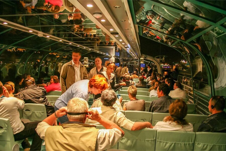 Budapest: 1-Hour Evening Sightseeing Cruise with Drink - Choosing a seat, a deck, and a departure time
