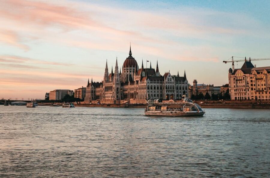 Budapest: 1-Hour Evening Sightseeing Cruise with Drink - Is $29 a fair price?