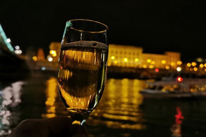 Budapest: 1-Hour Highlights Cruise with Welcome Drink - What the welcome drink is really worth