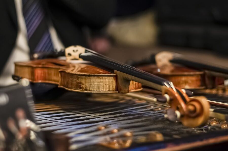 Budapest: 4-Course Dinner River Cruise with Live Folk Music - The Danube itinerary, from Chain Bridge to the National Theatre