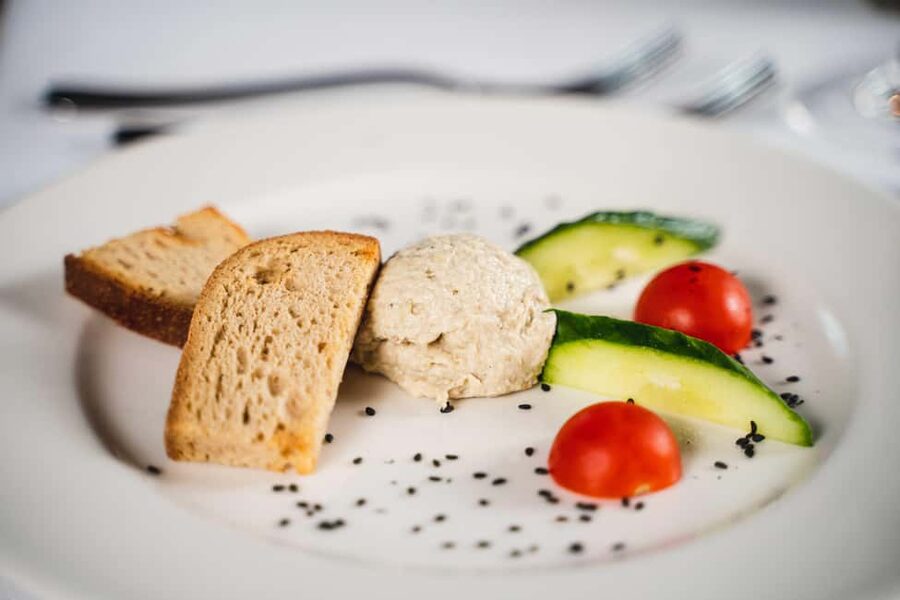 Budapest: 4-Course Dinner River Cruise with Live Folk Music - Who should book this evening?