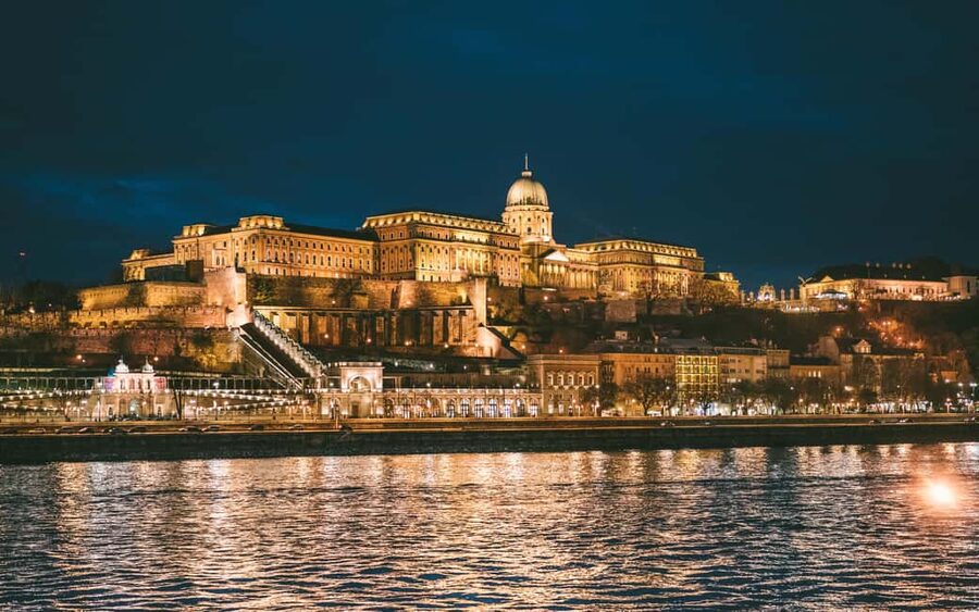 Budapest: By Night Sightseeing Cruise with Welcome Drink - Why Budapest looks best from the Danube after sunset