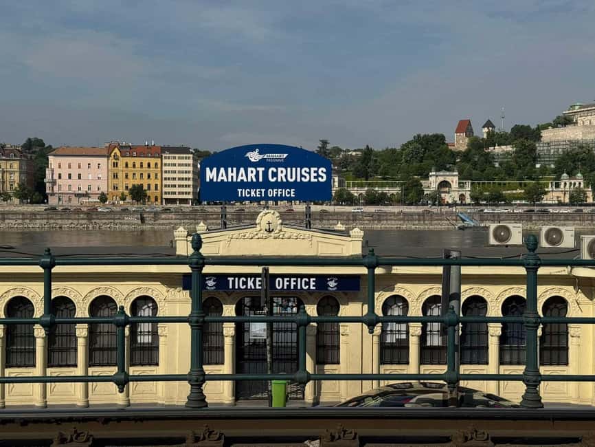 Budapest: By Night Sightseeing Cruise with Welcome Drink - The QR audio guide and what you need onboard