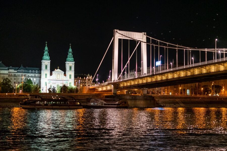 Budapest: Candlelit Dinner River Cruise with Live Music - Who should book this cruise?