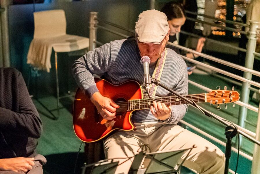 Budapest: Candlelit Dinner River Cruise with Live Music - Is $129 good value?