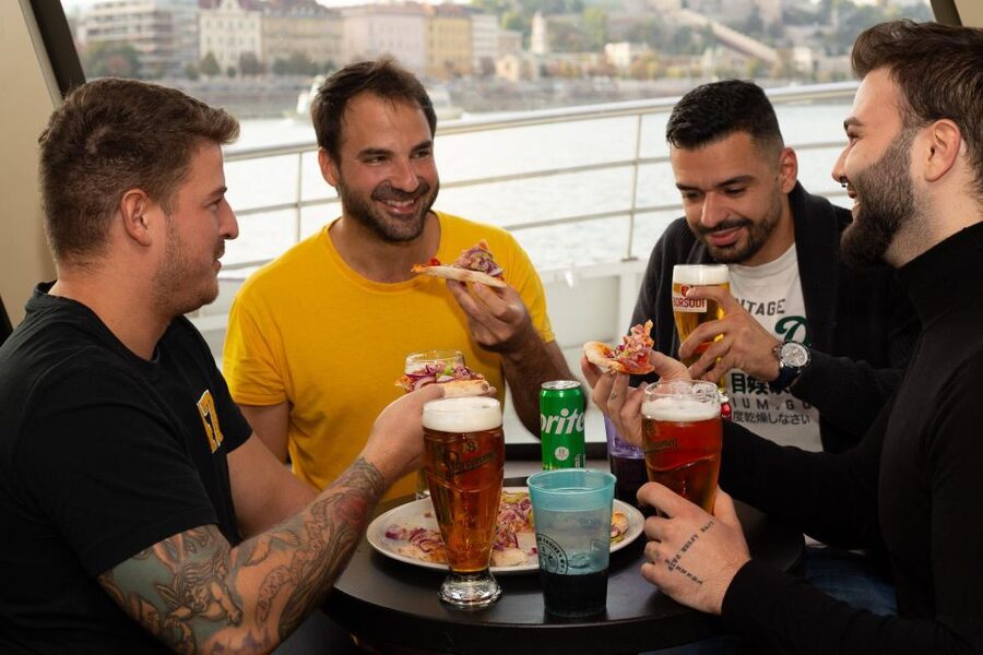 Budapest: Catamaran Pizza Cruise - Music changes the mood