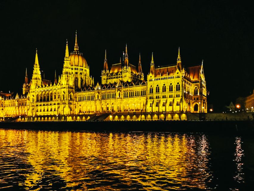 Budapest: City Highlights Sightseeing Cruise - Choosing the right seat for views and comfort