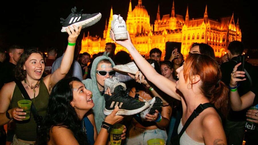 Budapest: Danube Beat Party Cruise with DJ & Drink Packages - A party boat with Budapest’s best night views