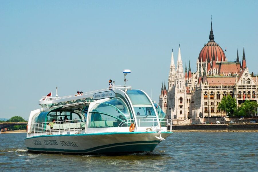 Budapest: Daytime Sightseeing Boat Cruise - Following the route from Parliament to Margaret Island