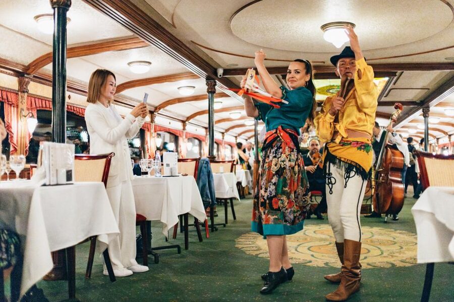 Budapest: Dinner Cruise with Live Music and Folk Dance Show - What the $93 price really covers