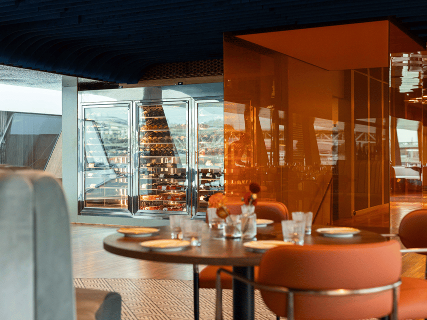 Budapest: Dinner Cruise with Live Music & Unlimited Drinks - Why Budapest is made for a night cruise