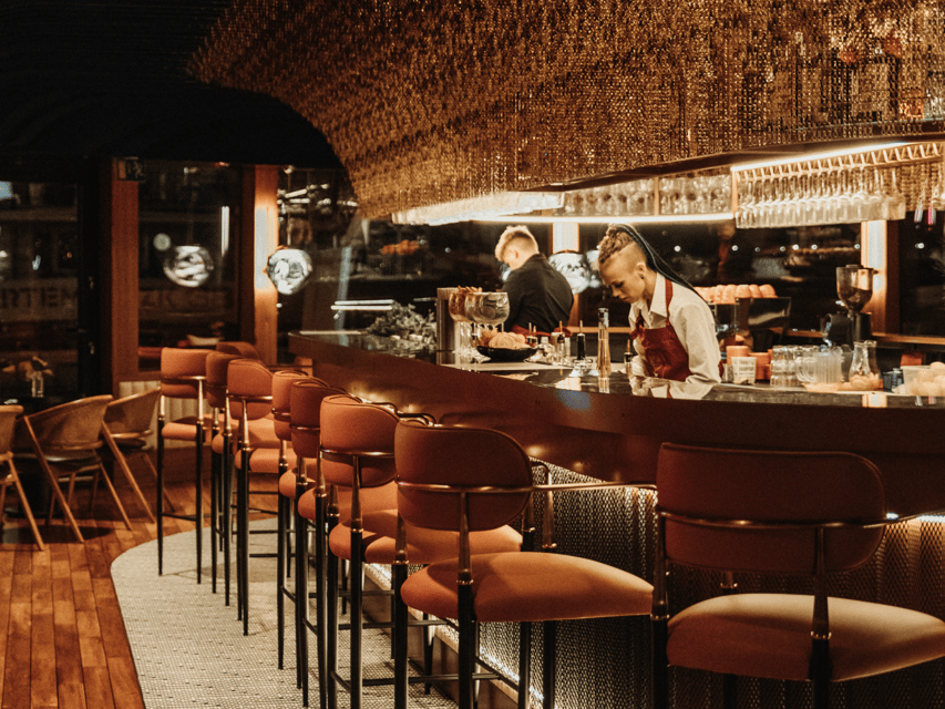 Budapest: Dinner Cruise with Live Music & Unlimited Drinks - Unlimited drinks, from Prosecco to cocktails