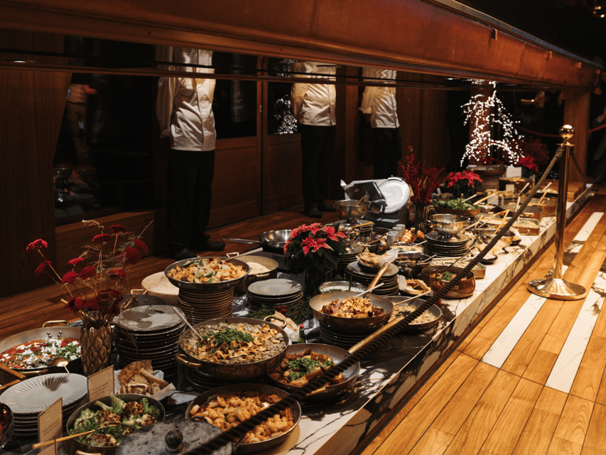 Budapest: Dinner Cruise with Live Music & Unlimited Drinks - Live music and the mood onboard