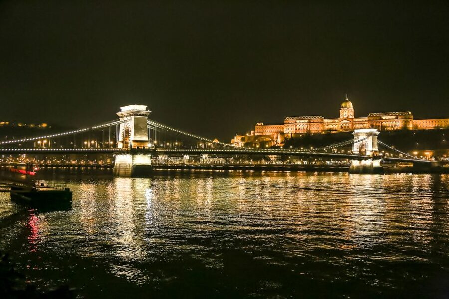 Budapest: Evening Cruise including Drink Options - Who will get the most from this cruise