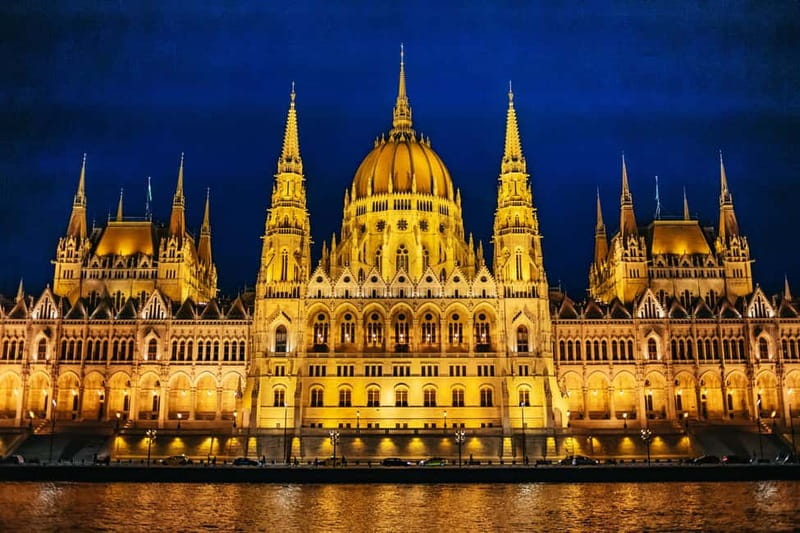 Budapest: Evening Cruise with 4-Course Dinner - What you see on the two-hour route