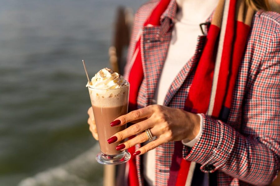 Budapest: Historic Cruise with Welcome Drink - Warmth, weather, and comfort on board